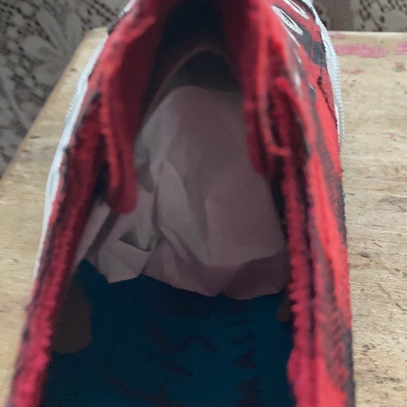 Women’s size 8.5 Blowfish Malibu sneakers . Never worn! Red Buffalo check design - Picture 8 of 9